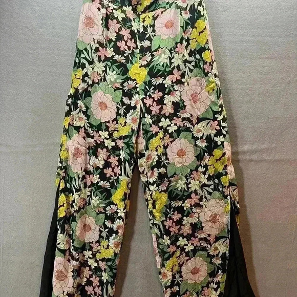 Pants - Lulus Floral Pants Size Medium‎